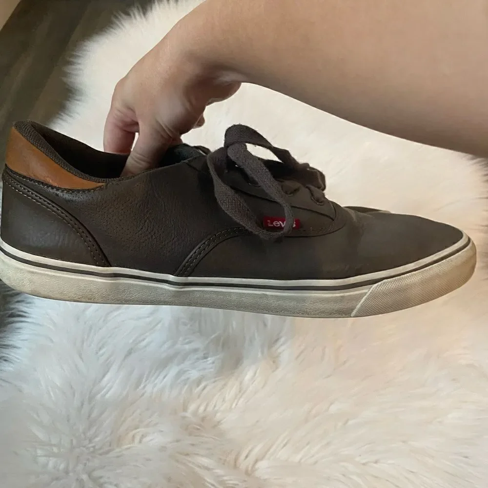 MENS LEVI SHOES SIZE 11